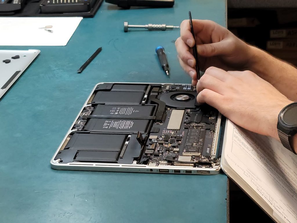 Teknisi Macbook Beji Timur Depok - Maestronik